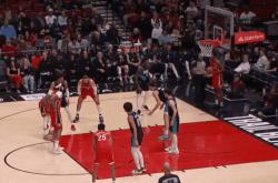 开云平台-开拓者击败勇士，利拉德暴走砍下全队最高分