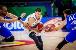 开云体育-塞尔维亚队员在场上积极争霸