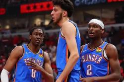 开云体育官方网站-澳大利亚男篮横扫鹈鹕，米切尔一己之力扛起全队的简单介绍