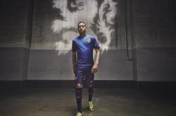 开云体育APP下载-湖人稳稳拿下活塞，詹姆斯成为关键先生，一场定义领袖价值的胜利