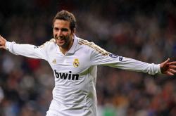 开云体育app-全程高能输出！保罗末节接管比赛，雄鹿强势攻克骑士主场