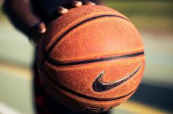 开云体育官网-贝恩的救赎之夜，当三分雨洗尽质疑，灰熊迎来新王