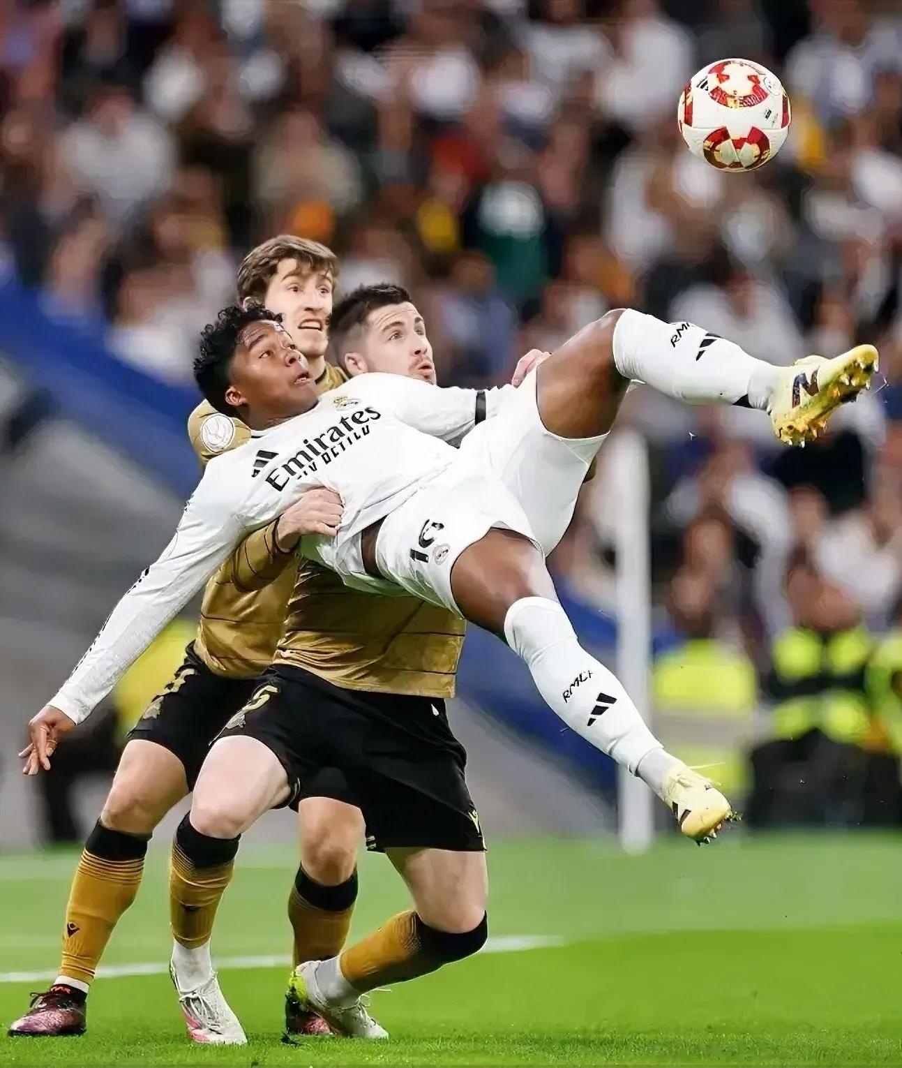 皇马多点开花,轻松战胜对手 皇马多点开花,轻松战胜对手