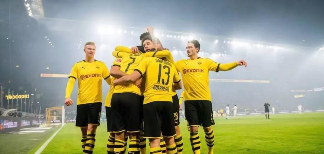 关于哥伦比亚险胜多特蒙德，阿什拉夫惊艳四座的信息