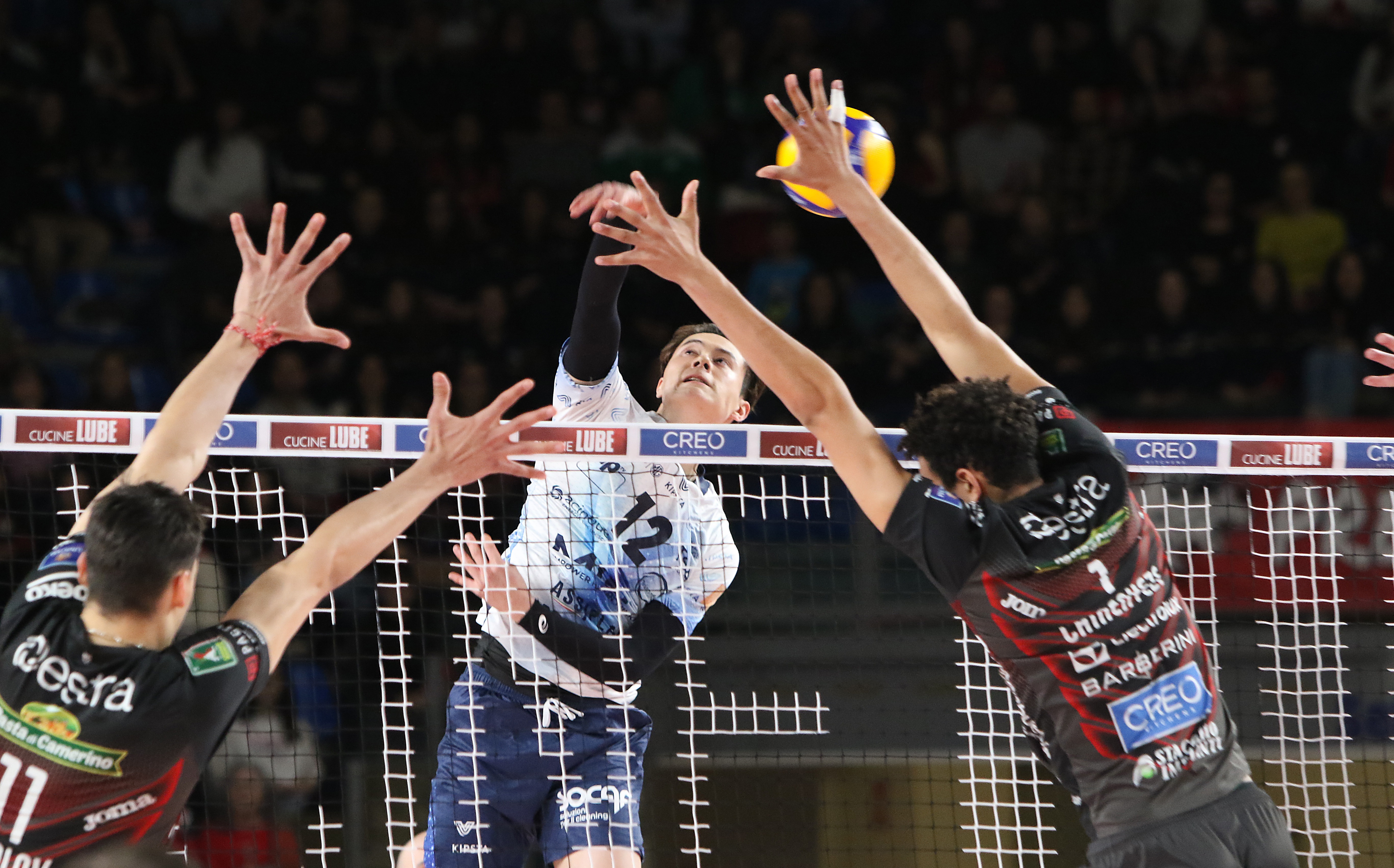 意大利联赛中一场令人惊叹的比赛 意大利联赛中一场令人惊叹的比赛