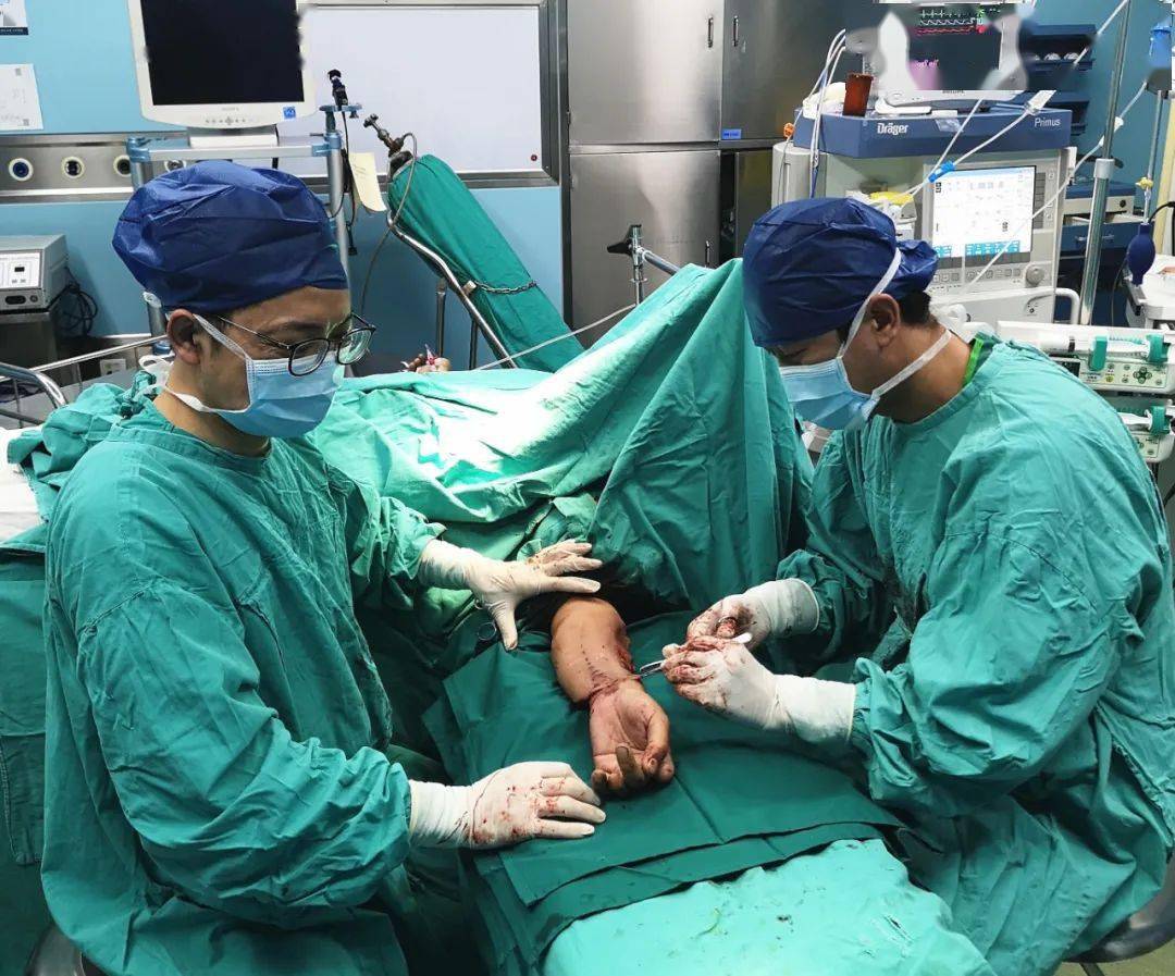 惊心动魄：比赛精彩纷呈令人目不转睛的简单介绍