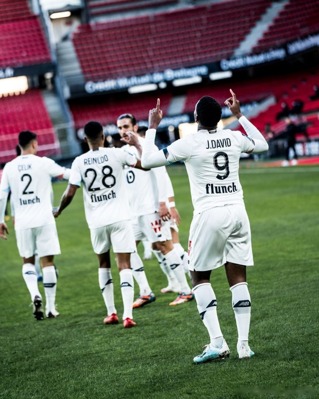 包含雷恩客场战胜门槛，积分榜上继续领先的词条