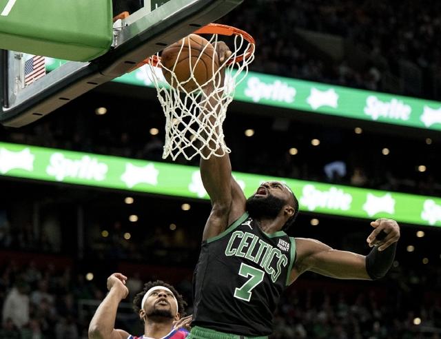 绿军直落两城！布朗领队助攻率队取胜拿下两连胜的简单介绍