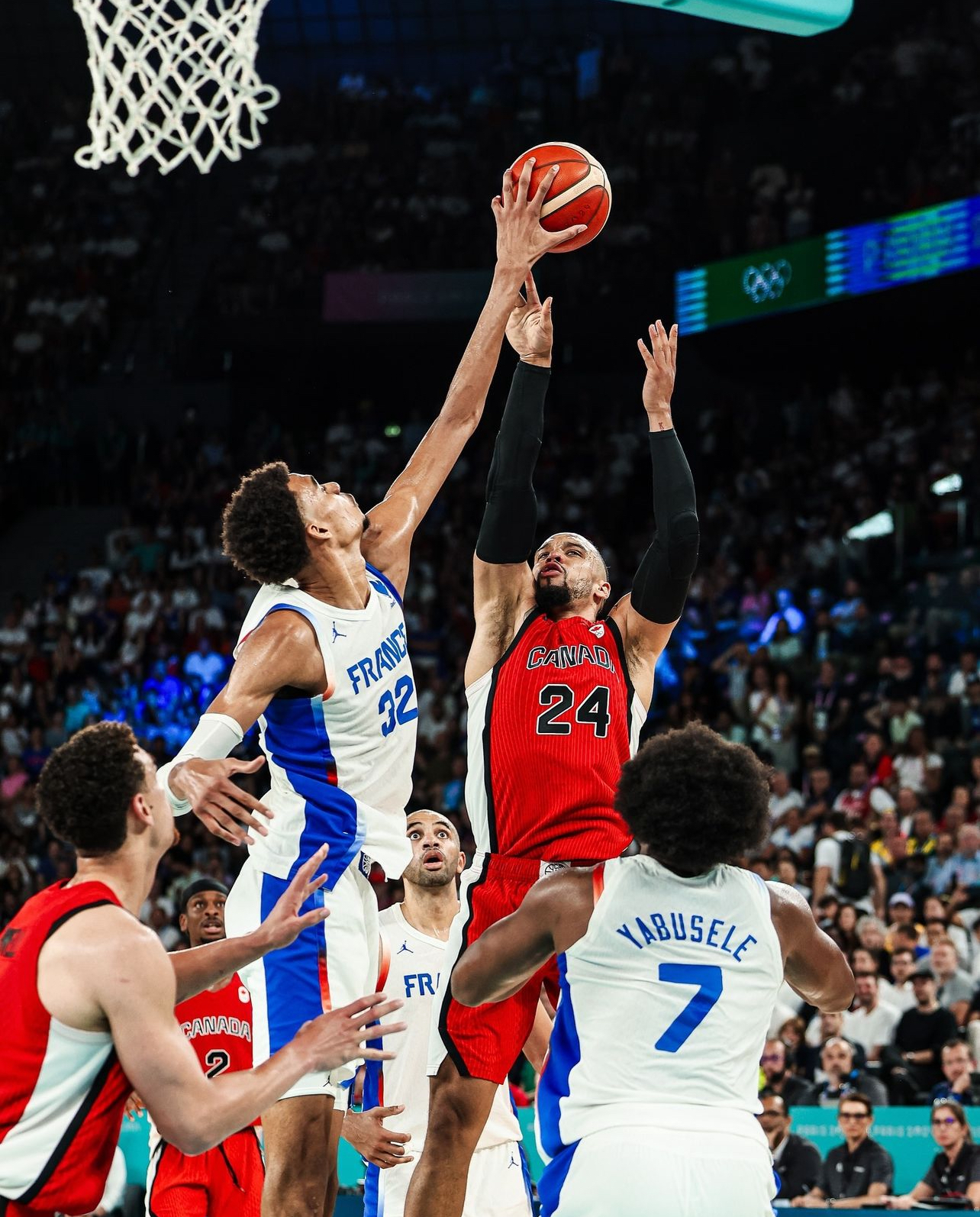 法国队在欧洲篮球联赛中稳居第一，实力强盛