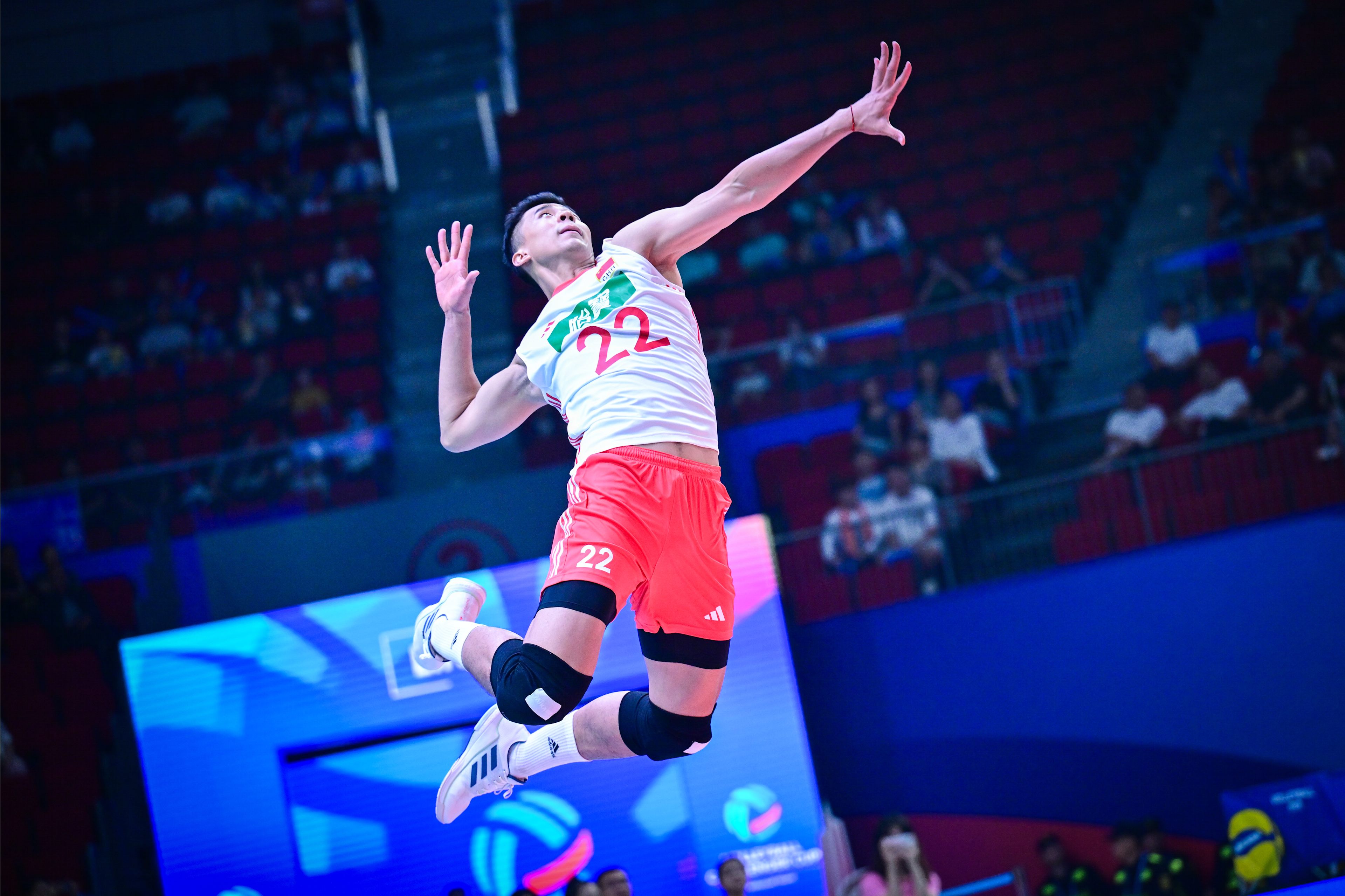 亚洲球员在国际比赛中刷新封神纪录