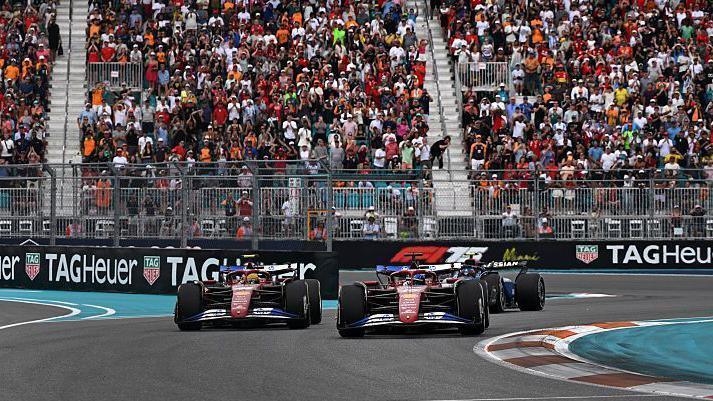 包含雷诺车队碾压梅赛德斯,皮亚斯特里惊艳四座的词条 包含雷诺车队碾压梅赛德斯,皮亚斯特里惊艳四座的词条