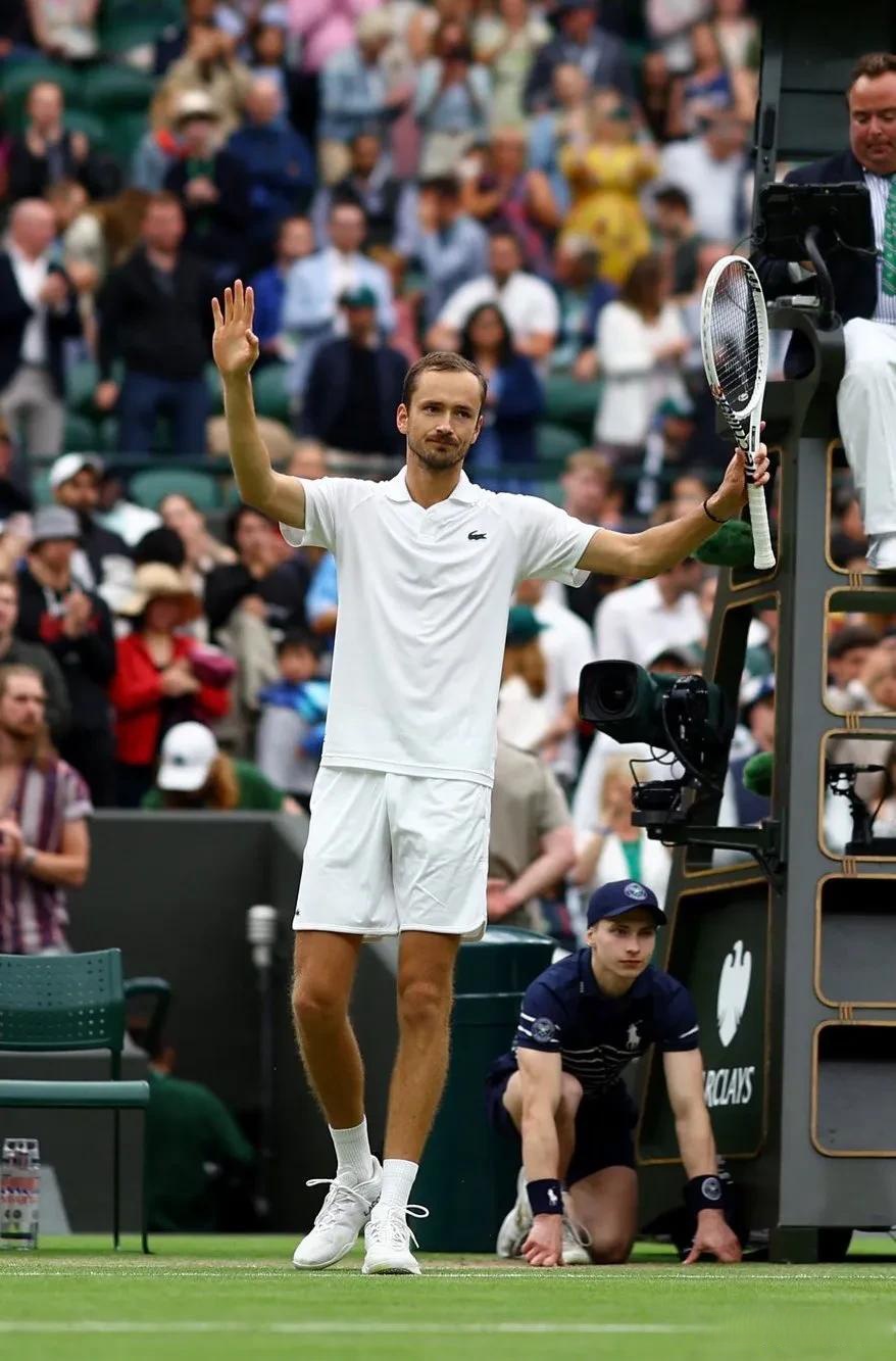 英国网球队险胜澳大利亚网球队,梅德韦杰夫绝境逆转的简单介绍 英国网球队险胜澳大利亚网球队,梅德韦杰夫绝境逆转的简单介绍