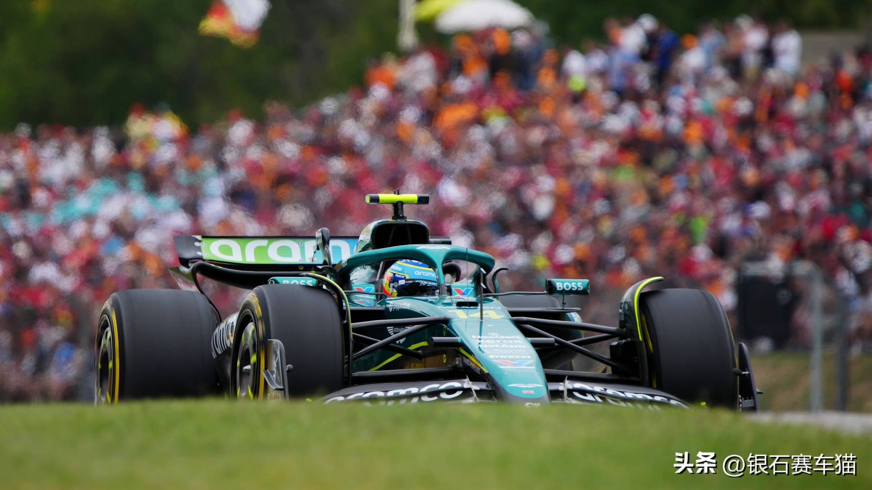 索伯车队完胜阿斯顿马丁，汉密尔顿带队取胜