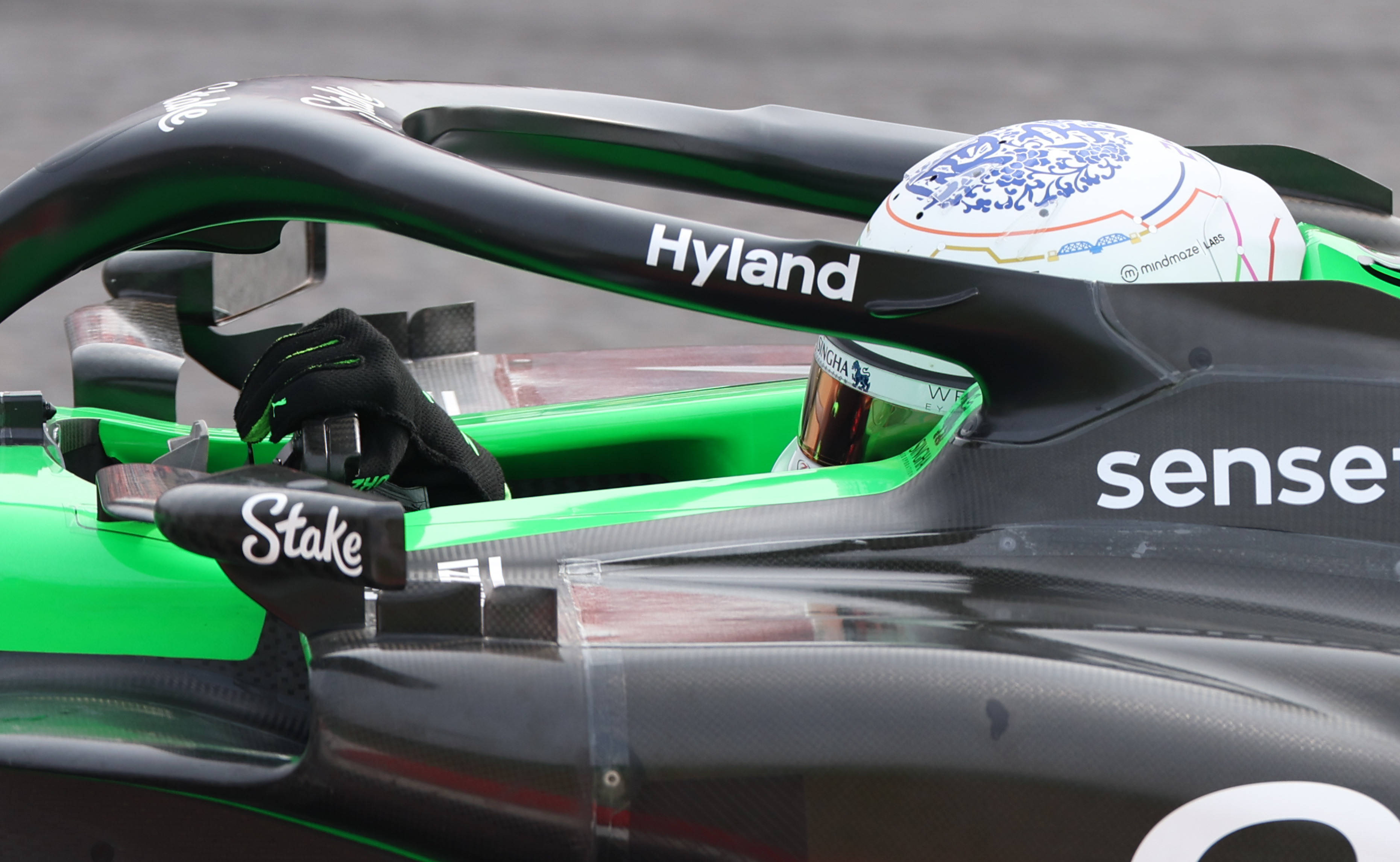 红牛车队险胜索伯车队，佩雷兹状态火热的简单介绍