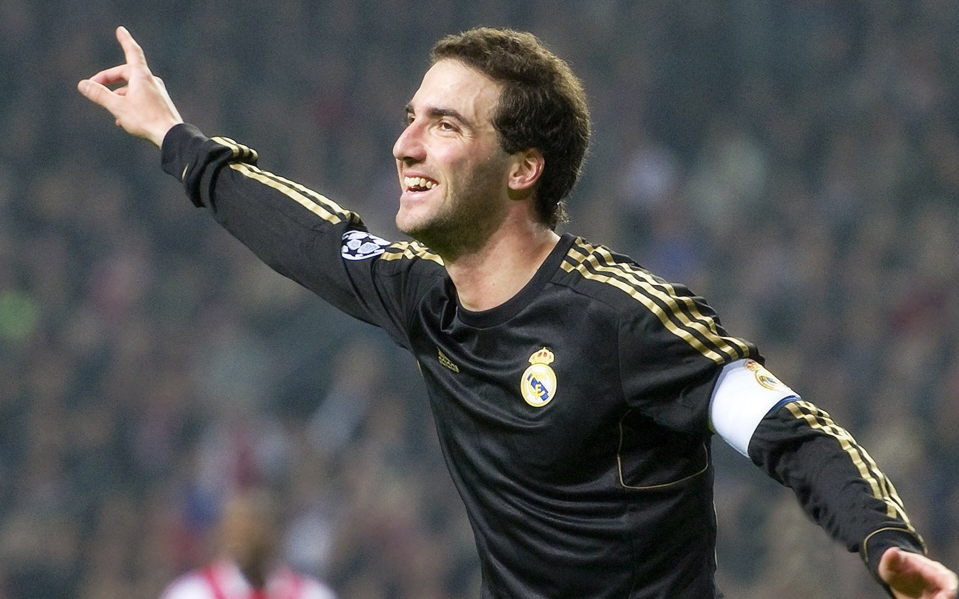 当辽宁铁骑踏过休斯顿夜空，布克数据爆炸背后的篮球文明对话